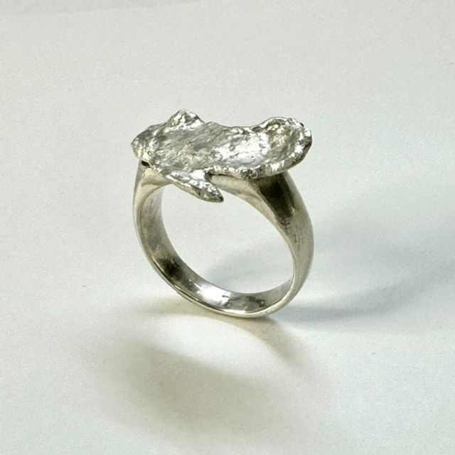 Fallen petal ring