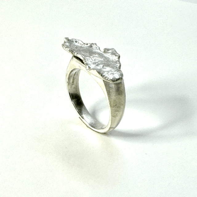 Fallen petal ring
