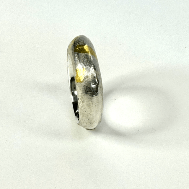 Flashes of brilliance ring