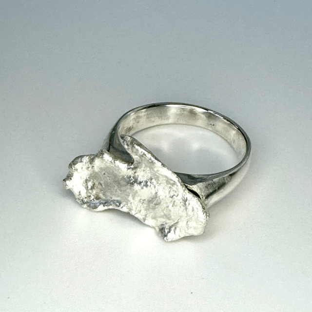 Fallen petal ring