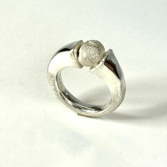 Captured moment ring