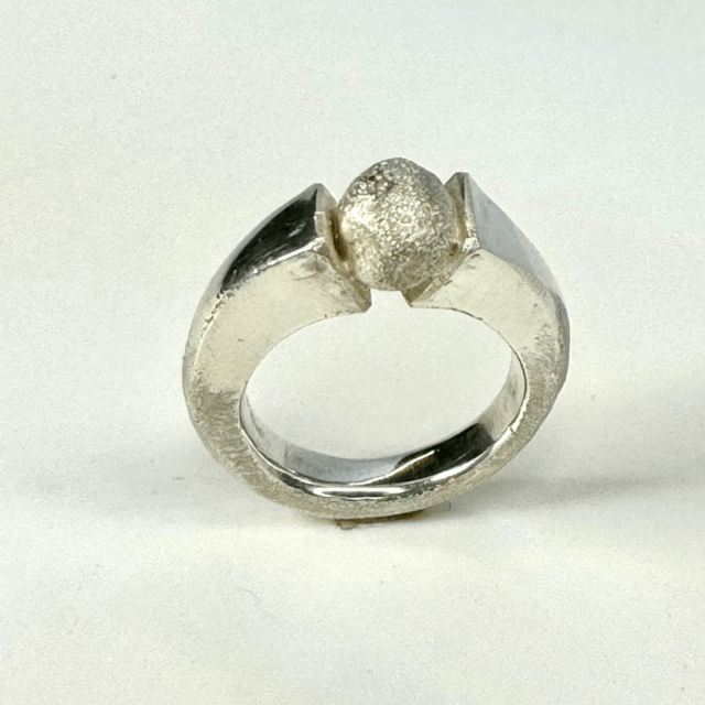 Captured moment ring
