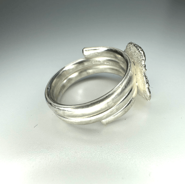 Multi band ring