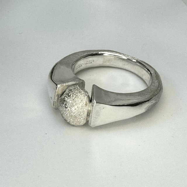 Captured moment ring